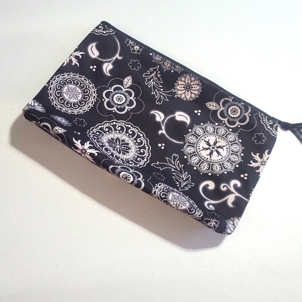 THIRTY-ONE Black White Floral Plastic Lined Zippered Pouch